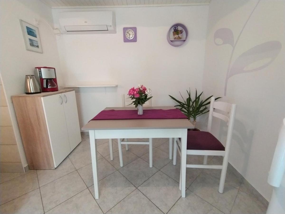 Apartments Dario Крк Екстер'єр фото