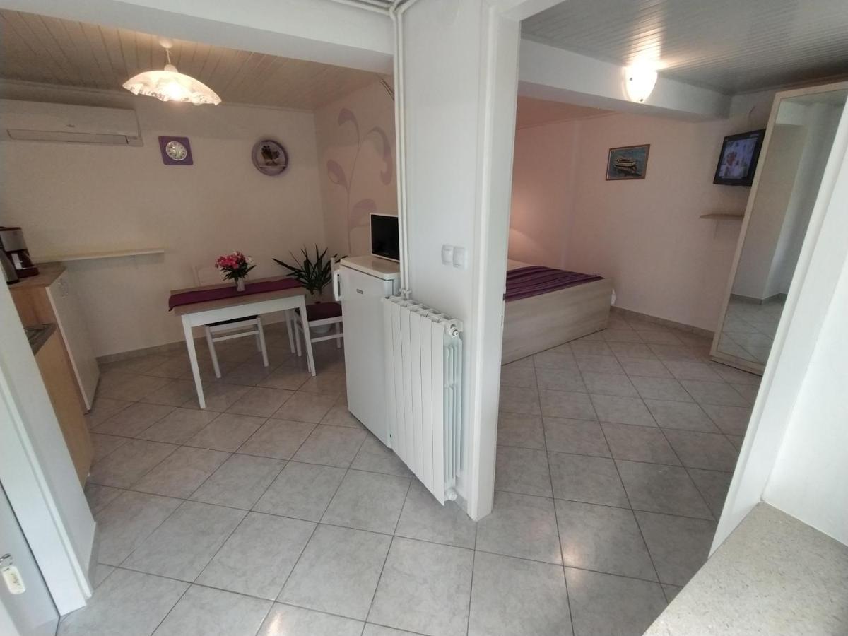 Apartments Dario Крк Екстер'єр фото