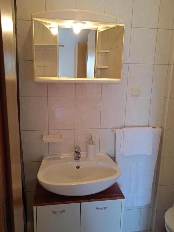 Apartments Dario Крк Екстер'єр фото